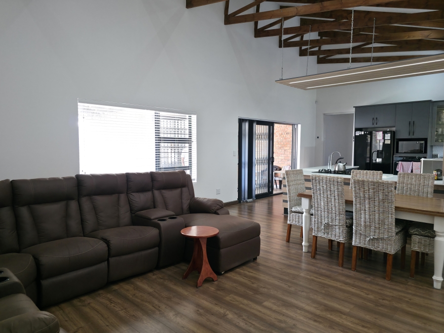 4 Bedroom Property for Sale in Noorsekloof Eastern Cape